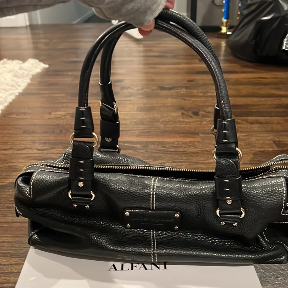 Kate spade purse with handle straps - Picture 3 of 13